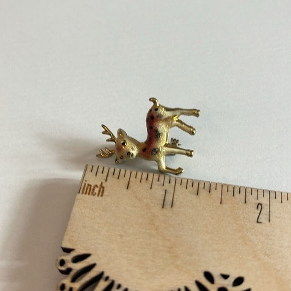 Vintage Tiny Marked Made in Korea Spotted Textured Deer Brooch - Picture 7 of 8